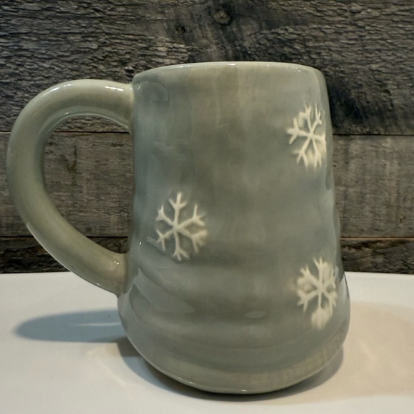 Gnome Gray Snowflake Holiday Coffee Tea Mug - Picture 4 of 4